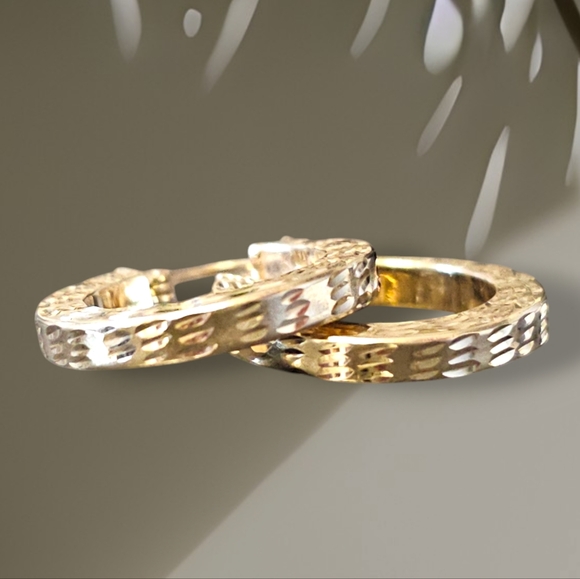 Vintage 14k gold 21mm Hoop Earrings - Picture 7 of 16